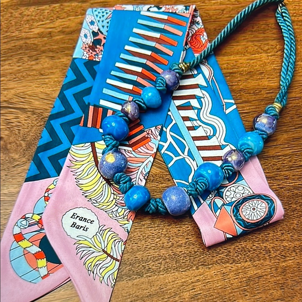 ❣️5|$25❣️Artisian necklace with Marbled beads, Silk Twilly. Twilly